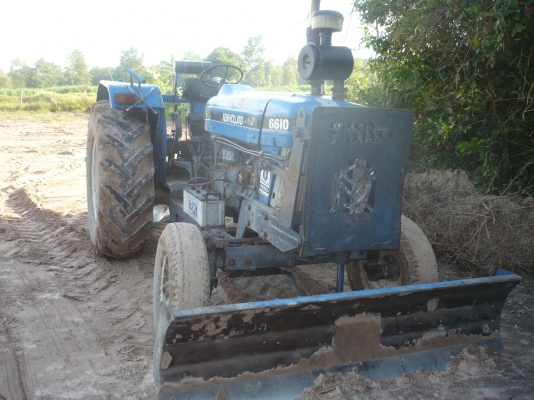 ขายรถไถ FORD 60แรง ต่รองได้คุยกันได้ ขายได้ขายครับ