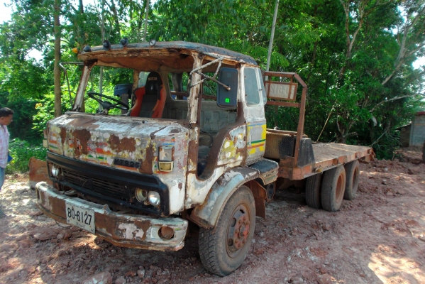 ขายด่วนรถเทนเลอร์ขึ้นแบคโฮ200ได้หัว2หัวหลงตาเหลี่ยม