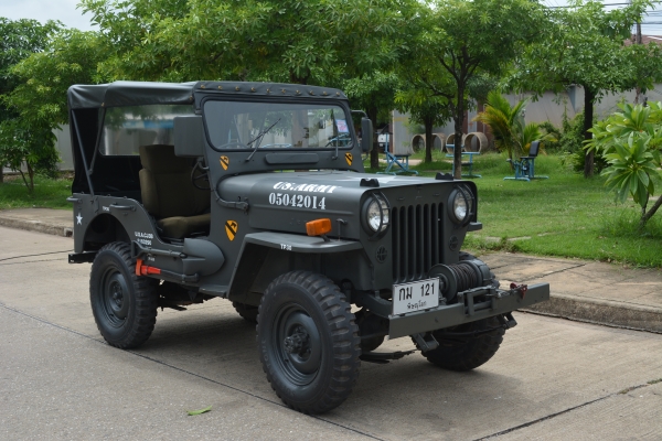 ขาย JEEP WILLY สีเขียวทหาร (ปรับราคาเหลือ 300,000 บาท)
