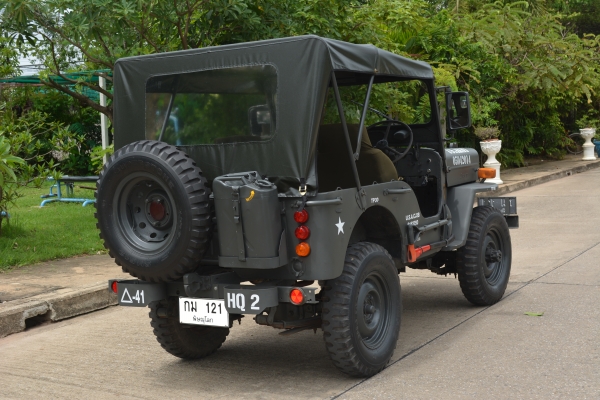 ขาย JEEP WILLY สีเขียวทหาร (ปรับราคาเหลือ 300,000 บาท)