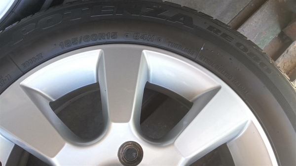 ล้อแม็กซ์ นิสันทีด้า พร้อม ยางบริสโตน ล้อแม็กซ์ นิสันทีด้า พร้อม ยางบริสโตน