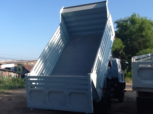 รถบรรทุก Isuzu หกล้อดั๊ม นางฟ้า 195 แรง