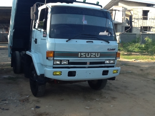 รถบรรทุก Isuzu หกล้อดั๊ม นางฟ้า 195 แรง