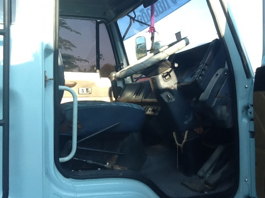 รถบรรทุก Isuzu หกล้อดั๊ม นางฟ้า 195 แรง