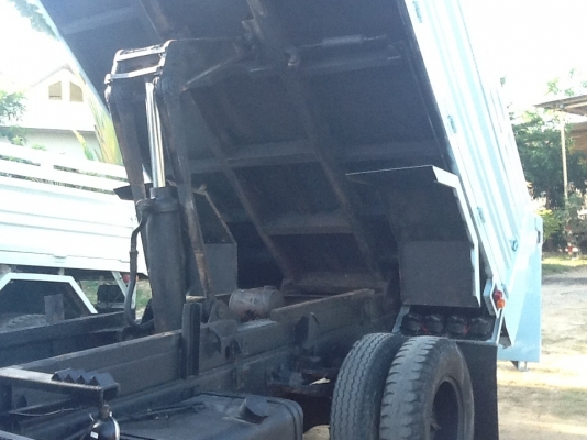 รถบรรทุก Isuzu หกล้อดั๊ม นางฟ้า 195 แรง