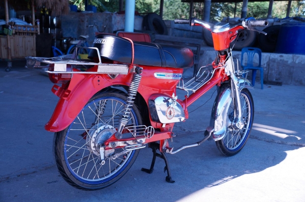 ขาย โครงยืนคัน HONDA C 70 มีทะเบียน เป็น กระดาษแผ่นเดียว เลขตรง ชัดเจน รถเพิง ประกอบใหม่สีใหม่ครับ อะไหล่เป็น งานเหล็ก ชุบโครเมียม ทั้งคันครับ