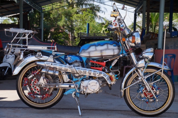 ขาย YAMAHA YG 5 แต่ง สวยงาม สภาพประกวด เครื่อง LIFAN 125 CC สภาพตามรูปเลยครับ บอกได้คำเดียวว่าเยอะครับ  มีทะเบียนเล่มโครง อินวอยเครื่อง ครบ แบตใหม่