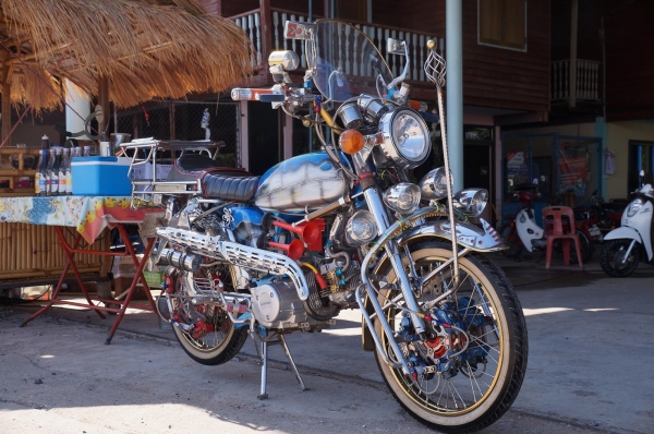 ขาย YAMAHA YG 5 แต่ง สวยงาม สภาพประกวด เครื่อง LIFAN 125 CC สภาพตามรูปเลยครับ บอกได้คำเดียวว่าเยอะครับ  มีทะเบียนเล่มโครง อินวอยเครื่อง ครบ แบตใหม่