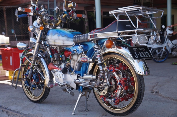 ขาย YAMAHA YG 5 แต่ง สวยงาม สภาพประกวด เครื่อง LIFAN 125 CC สภาพตามรูปเลยครับ บอกได้คำเดียวว่าเยอะครับ  มีทะเบียนเล่มโครง อินวอยเครื่อง ครบ แบตใหม่