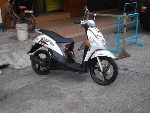 ขาย Suzuki Let's หัวฉีด ล้อแม็ก รถ8เดือน เครื่องเลิศ ประกันศูนย์5ปี ราคา 22500 บาท