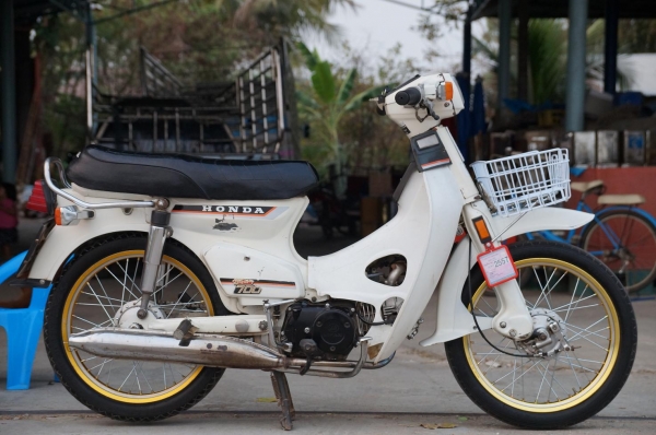 ขาย HONDA นันทิดา C 700 เครื่อง LIFAN 125 สตาทร์มือ เครื่องแจ้งลงเล่มแล้ว ทะเบียนพร้อมโอน ภาษี 2557 รถสวยพร้อมใช้ ขับแน่น ๆ  ระบบไฟติดครบทุกจุด แบตร์ใหม่ ยางดอกเต็ม
