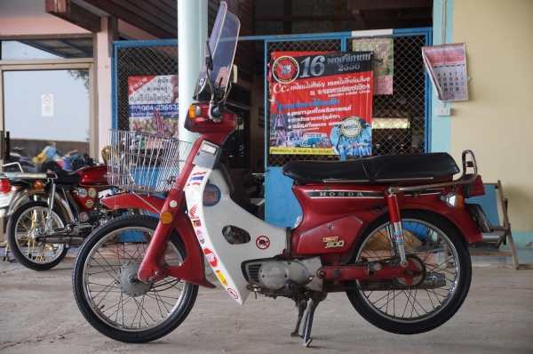 ขาย HONDA C 900 เดิม เดิม สวย สวย แห้ง แห้ง ทะเบียนพร้อมโอน เอกสารครบ ภาษี 2557 เครื่องดีมาก มาก ระบบไฟติดครบ ทุกจุด ไม่หอน ไม่ดัง ไม่ควัน ไม่เยิ้ม แกนเกียร์ แกนสตาทร์ไม่เชื่อม รถพร้อมใช้ มีอะไหล่ แต่งเสริมนิดหน่อยพองาม ของเดิมติดรถเยอะ ครับ