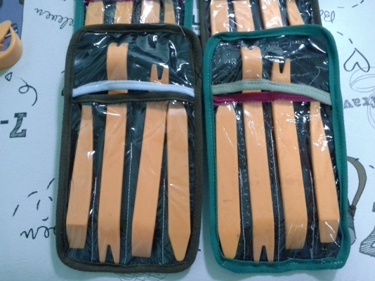 อุปกรณ์งัดแงะ แกพคอลโซล และพุกต่างๆ