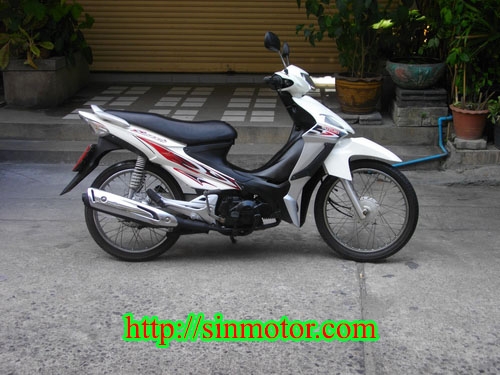 ขาย New Smash สีขาว สวยเฉียบ เครื่องเดิมดียอดเยี่ยม ขับดีมาก ราคา 16500 บาท