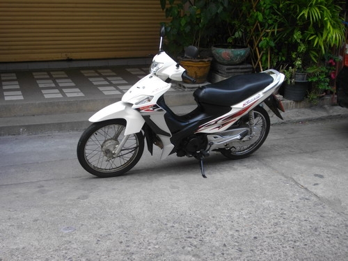 ขาย New Smash สีขาว สวยเฉียบ เครื่องเดิมดียอดเยี่ยม ขับดีมาก ราคา 16500 บาท