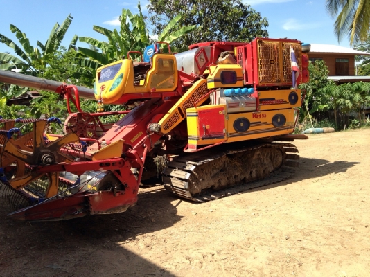 ขายรถเกี่ยวข้าว KM53 เครี่อง อีสุ 6hh1