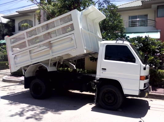 รถบรรทุกดั้ม