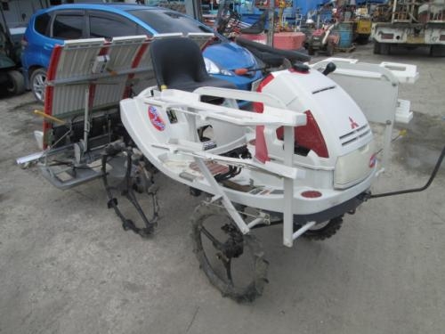 รถปลูกข้าวดำนาแบบนั่งขับ!!! รหัสสินค้า : 13001316  ยี่ห้อ : MITSUBISHI รุ่น : MPR4Z