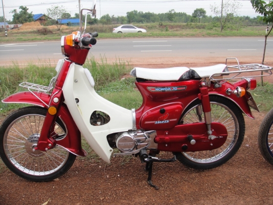 ขาย C 70  เครื่องดรีม 100 สีแดงแก้ว  ทะเบียนพร้อมชุดโอน