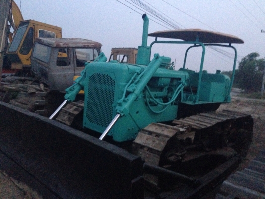 ขายรถแทร็กเตอร์ D4D สภาพสวย พร้อมใช้งาน เครื่องดี ช่วงล่างดี ใบแทร็กเต็ม ราคาต่อรองได้