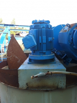 ขายโม่ครึ่งคิว พร้อม เกียร์ ขายโม่ครึ่งคิว พร้อม เกียร์