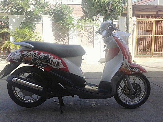 Yamaha Fino สีขาวแดง สวยเดิมๆ ใช้รักษา เล่มทะเบียนครบ Yamaha Fino สีขาวแดง สวยเดิมๆ ใช้รักษา เล่มทะเบียนครบ