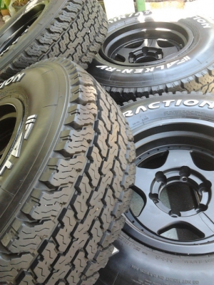 Max + Falken AT 30/9.5/15 สวยๆ 1ชุด