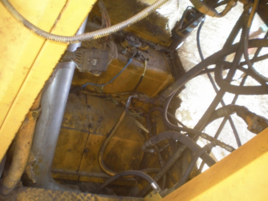 ขายรถตัดอ้อย CAMECO ล้อยางแท้ เครื่อง CAT 325 แรงม้า