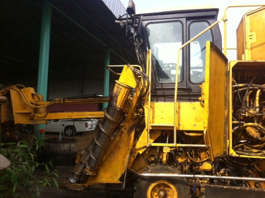 ขายรถตัดอ้อย CAMECO ล้อยางแท้ เครื่อง CAT 325 แรงม้า