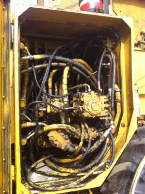 ขายรถตัดอ้อย CAMECO ล้อยางแท้ เครื่อง CAT 325 แรงม้า