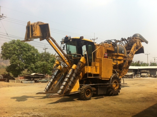 ขายรถตัดอ้อย CAMECO ล้อยางแท้ เครื่อง CAT 325 แรงม้า
