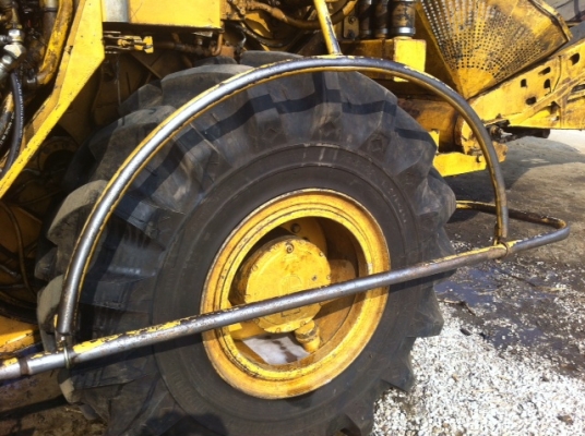 ขายรถตัดอ้อย CAMECO ล้อยางแท้ เครื่อง CAT 325 แรงม้า