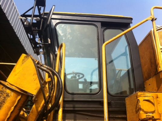 ขายรถตัดอ้อย CAMECO ล้อยางแท้ เครื่อง CAT 325 แรงม้า