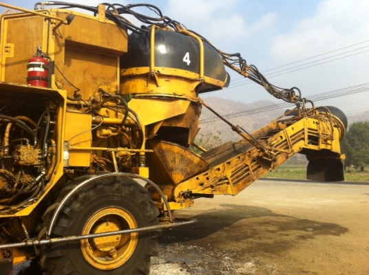 ขายรถตัดอ้อย CAMECO ล้อยางแท้ เครื่อง CAT 325 แรงม้า