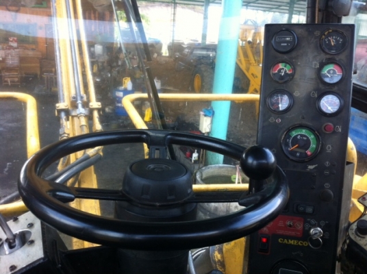 ขายรถตัดอ้อย CAMECO ล้อยางแท้ เครื่อง CAT 325 แรงม้า