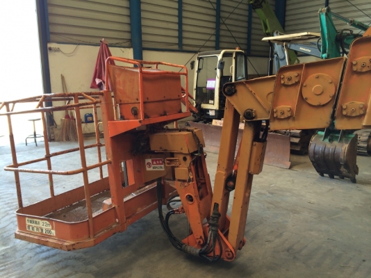 Hitachi HX220B บูมลิฟต์ตีนตะขาบ สูง 22 เมตร นำเข้าจากญี่ปุ่น