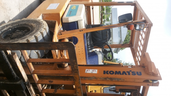 ขายรถ komatsu ขนาด 4 ตัน เกียร์ ออโต้