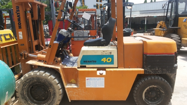 ขายรถ komatsu ขนาด 4 ตัน เกียร์ ออโต้
