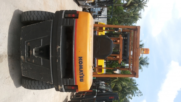 ขายรถ komatsu ขนาด 4 ตัน เกียร์ ออโต้