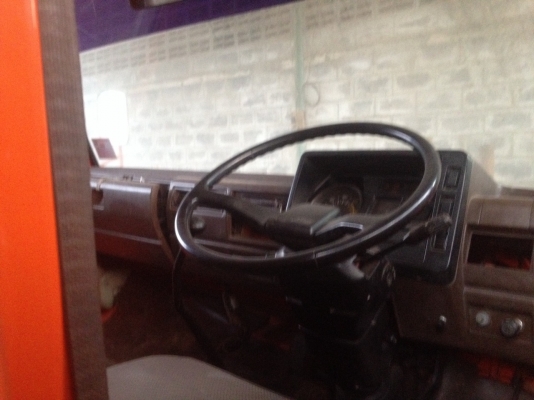 ขายด่วนรถ 6 ล้อ Hino เครื่องยนต์ Isuzu.110 hp กะบะไม้. ช่วงยาว สภาพดี 310,000.-  สนใจ081-2661063