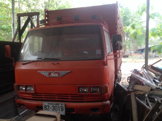 ขายด่วนรถ 6 ล้อ Hino เครื่องยนต์ Isuzu.110 hp กะบะไม้. ช่วงยาว สภาพดี 310,000.-  สนใจ081-2661063