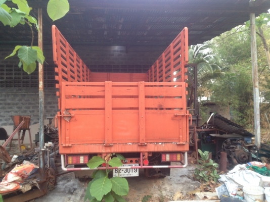 ขายด่วนรถ 6 ล้อ Hino เครื่องยนต์ Isuzu.110 hp กะบะไม้. ช่วงยาว สภาพดี 310,000.-  สนใจ081-2661063