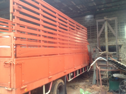 ขายด่วนรถ 6 ล้อ Hino เครื่องยนต์ Isuzu.110 hp กะบะไม้. ช่วงยาว สภาพดี 310,000.-  สนใจ081-2661063