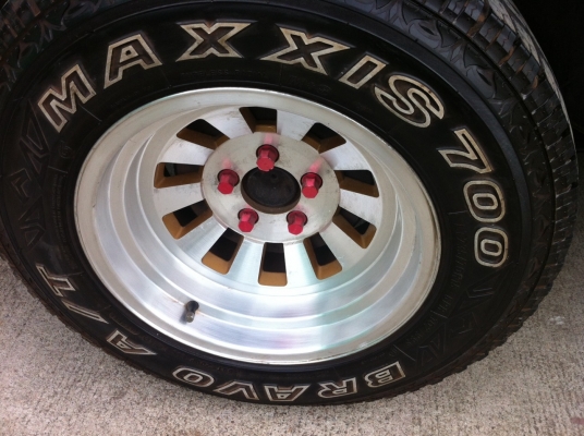 ขายล้อขอบ15 กว้าง 8.5 ล้อของยุ่น (มี 3วง) ไม่มียางน่ะครับ