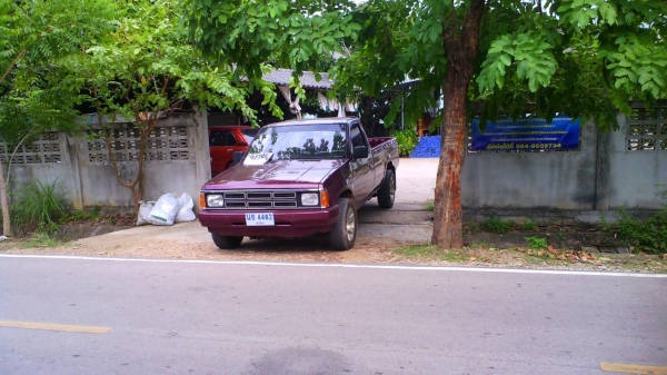 NISSAN เครื่อง 2500 ฝาขาว รถปี ๓๓ พวงมาลัยเพาเวอร์ จัดไฟแน๊นซ์ได้ 50,000 บาท