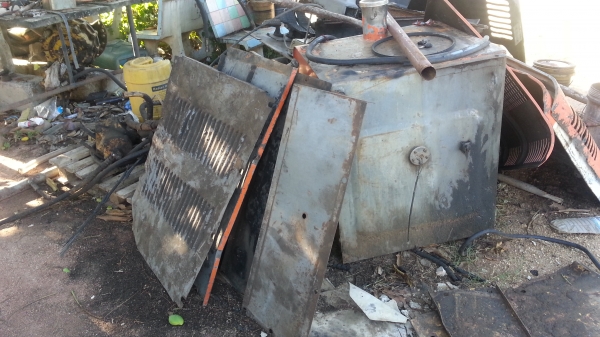 ขายด่วน ฝากระโปง+บอดี้รอบคัน+ถังน้ำมันโชล่า+ฝากระโปงแผ่นใต้ท้อง HITAC EXHI200-3