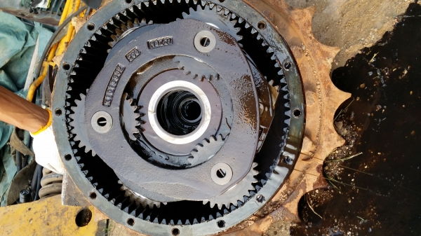 ขายด่วน ตัวเดินHITACHI EX 200-2คู่ละ 150,000 ต่อลองได้