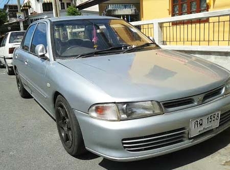 MITSUBISHI e-car ปี 94 เครื่องหัวฉีด 1500 เกียร์ออโต้ กระจกไฟฟ้า ภายในสะอาด แอร์เย็น มีเกจ์วัด 3 ตัว ไฟซีนอน แม็กซ์ 15 ราคามอเตอร์ไซด์