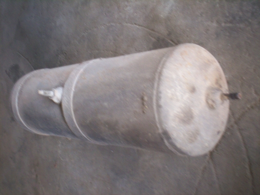 ถังเก็บลม สำหรับแตรลม ในรถ มีหัวสูบลมพร้อม เคยใส่ในรถตู้โตโยต้าคอมมูเตอร์  500บาท0890671028