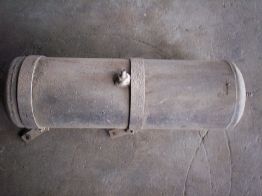 ถังเก็บลม สำหรับแตรลม ในรถ มีหัวสูบลมพร้อม เคยใส่ในรถตู้โตโยต้าคอมมูเตอร์  500บาท0890671028